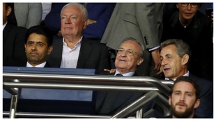 Al Khelaifi y Florentino Prez, junto a Sarkozy, en el palco del...