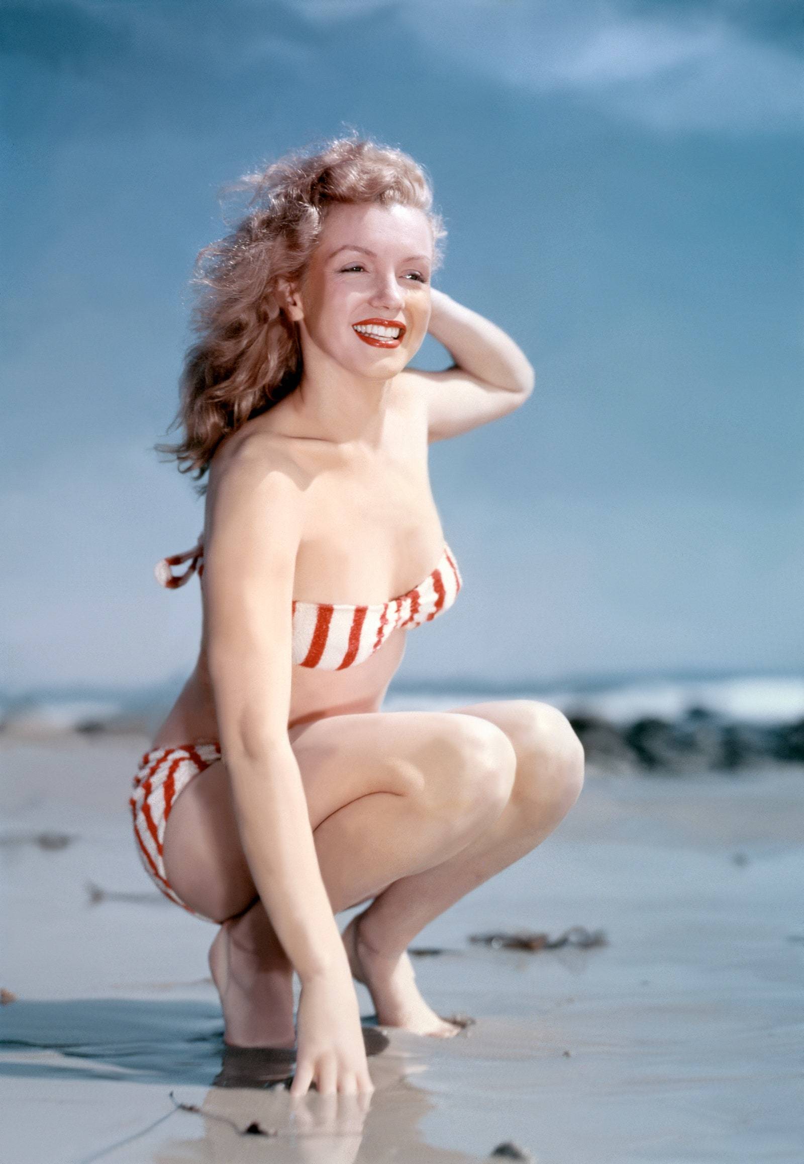 Marilin Monroe, en bikini en una sesión de fotos de 1946