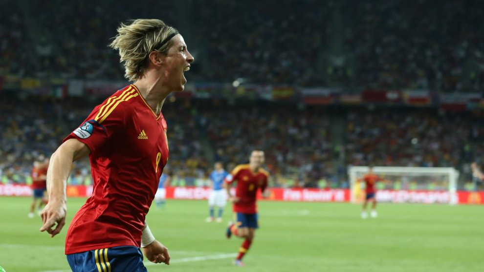 Fernando Torres celebra el tercer gol de España a Italia.