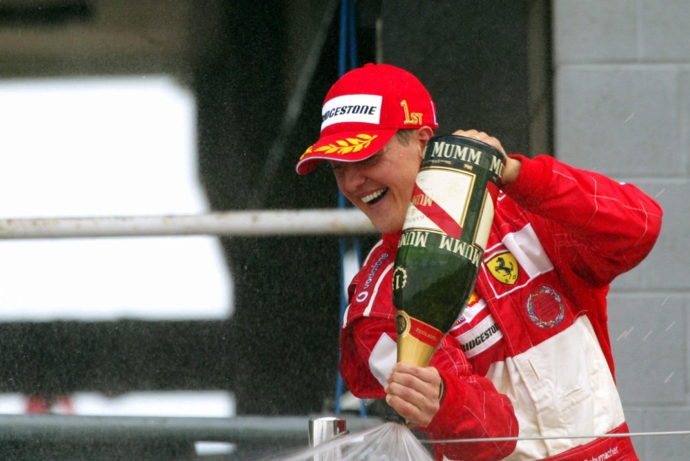 Schumacher celebrando un podio en 2004