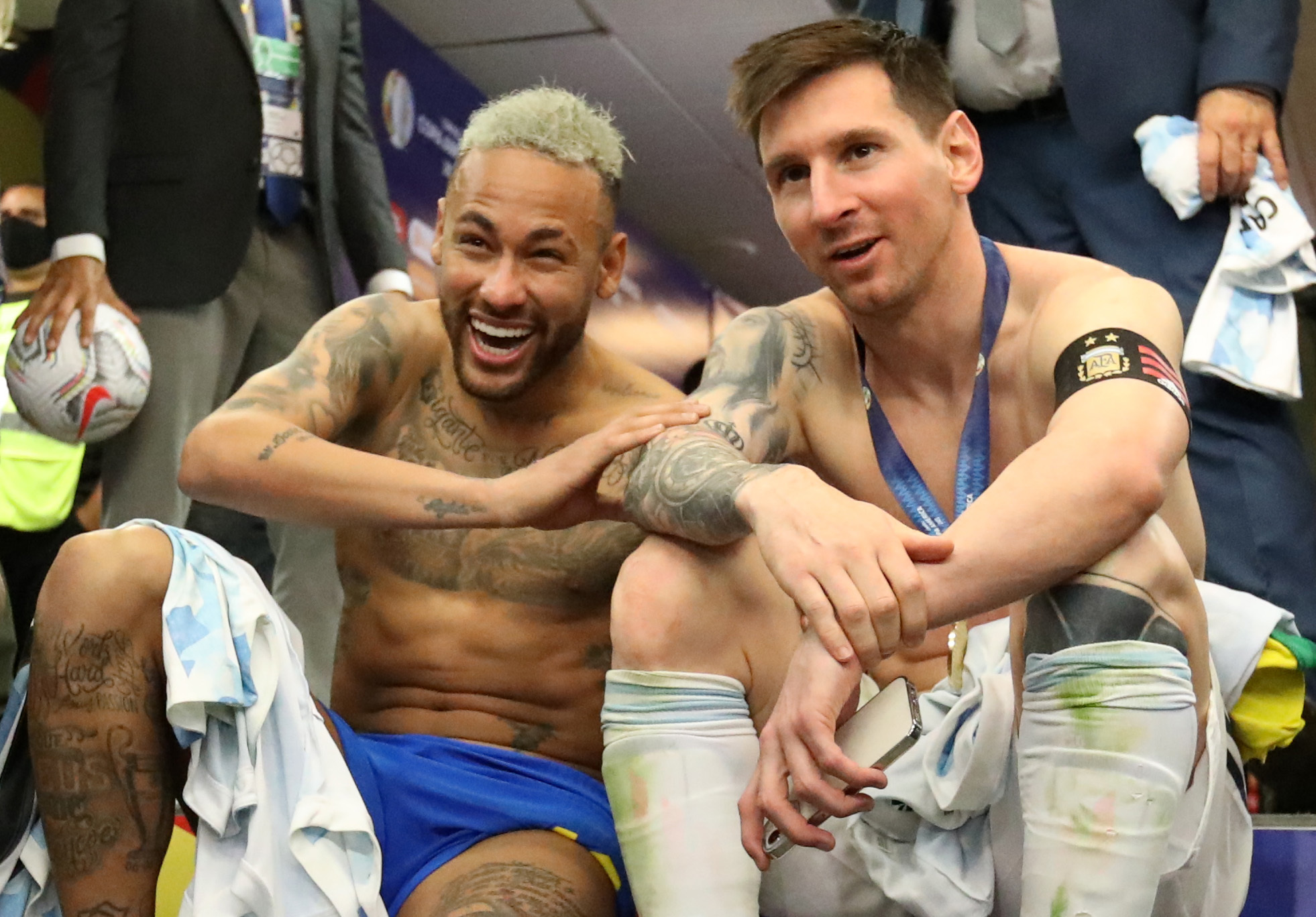 Argentina - Brasil | Final Copa América: Del abrazo interminable de Messi a  Neymar para consolarle a una charla entre risas | Marca