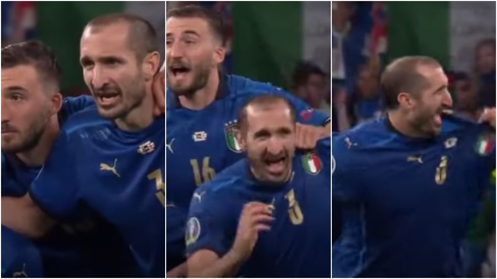 Tres capturas de la televisión de Chiellini durante el penalti de Saka.