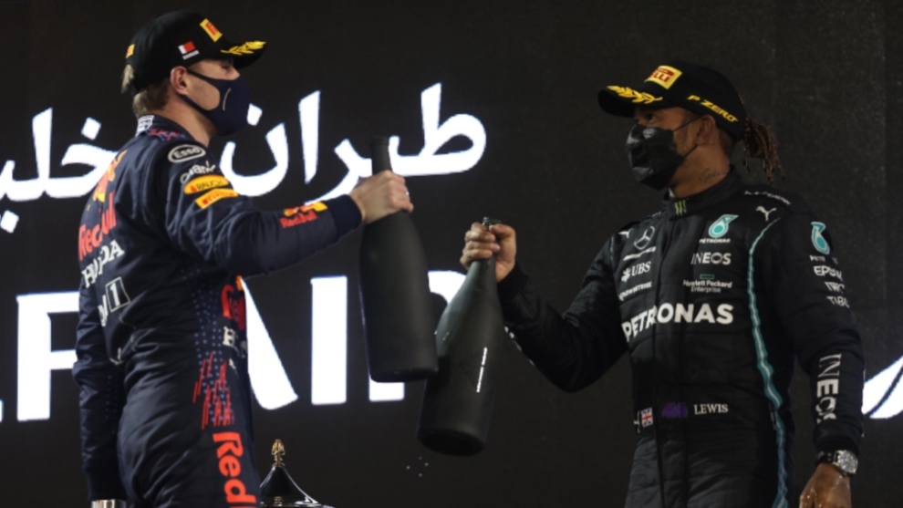 Max Verstappen y Lewis Hamilton en Baréin
