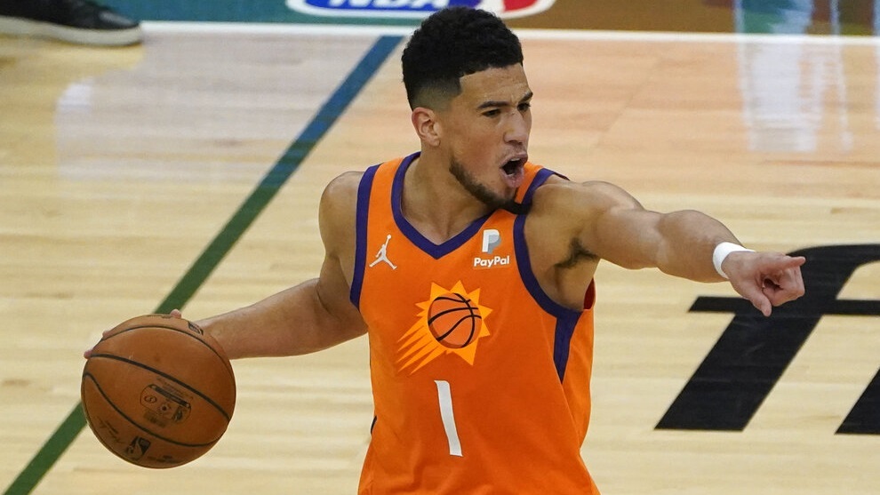 Phoenix Suns guard Devin Booker (1) directs teammates during the first half.