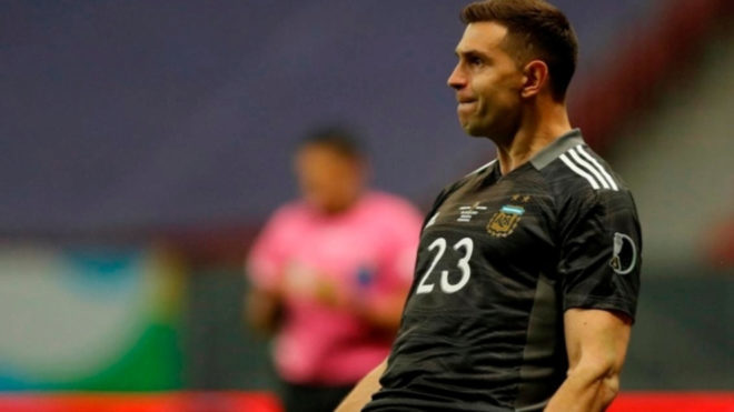 El argentino Martínez festeja uno de los penaltis que partó ante Colombia.
