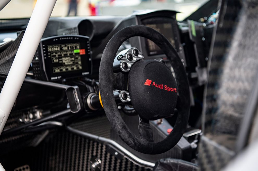 Audi RSQ e-tron - Carlos Sainz - Rally Dakar - elctrico - Stephane Peterhansel