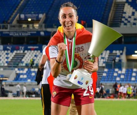 Paloma Lázaro, campeona de la Coppa italiana con la Roma.