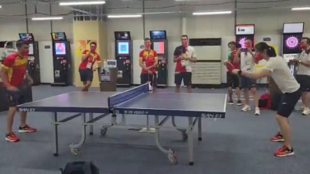 A este chaval se le da todo bien: el punto de Pedri contra María Xiao, la olímpica española de tenis de mesa