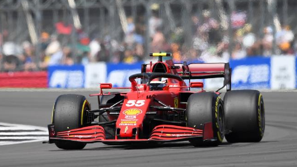Carlos Sainz, en su monoplaza de Ferrari.
