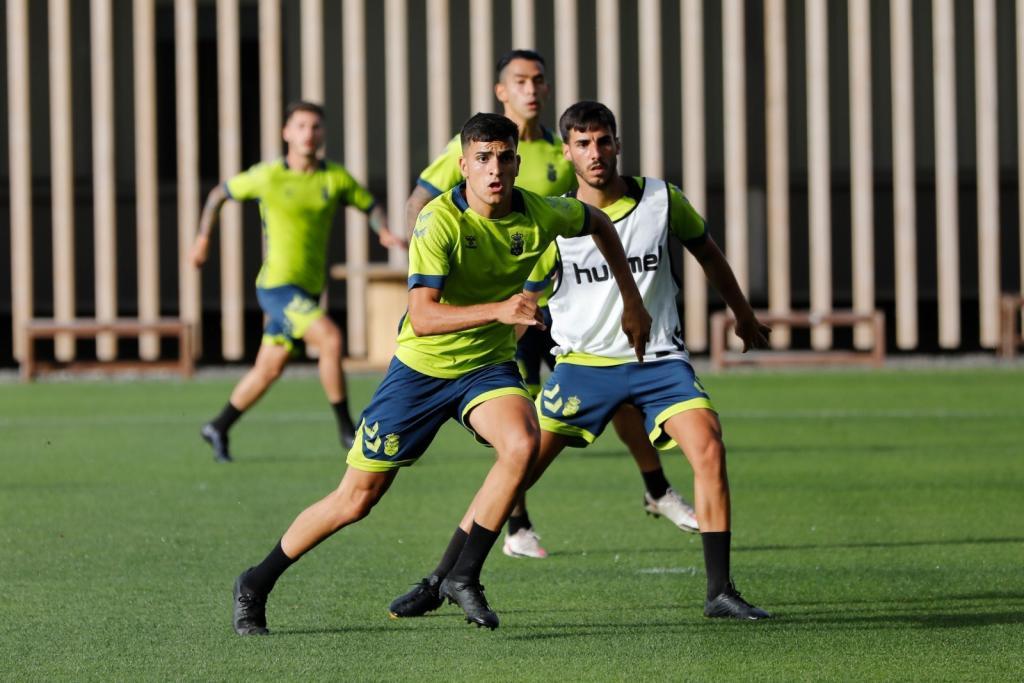 Ale Garca, en un entrenamiento con el equipo amarillo / UD Las Palmas