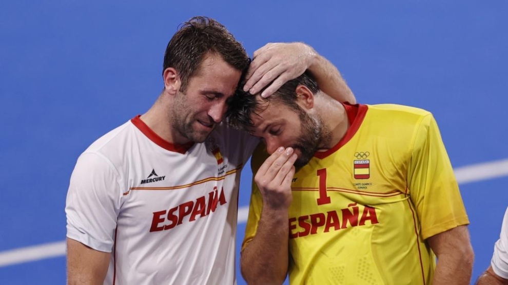 Roc Oliva y Quico Cortés, emocionados en su último partido con la selección.