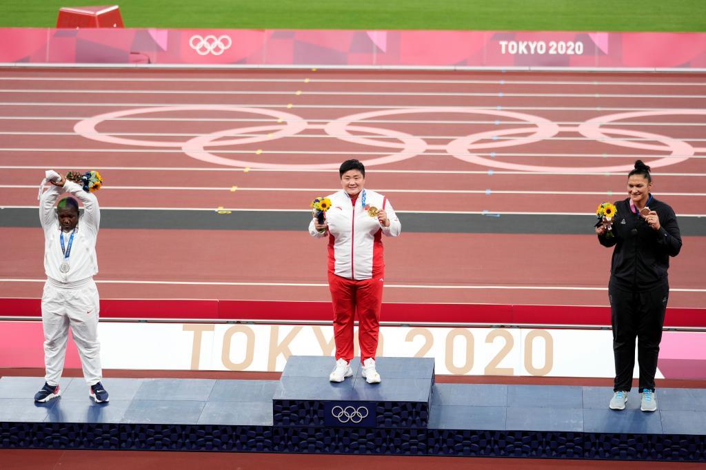 Atletismo | Juegos Olímpicos: La lanzadora Raven Saunders podría ser  sancionada por su gesto en el podio | Marca