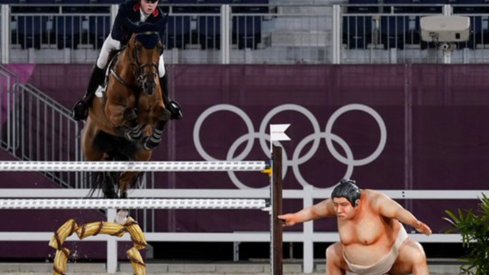 El enemigo de los caballos olímpicos: unos luchadores de sumo