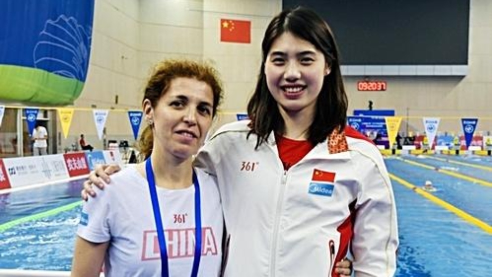 Marta Gómez junto a Yenfei Zhang.