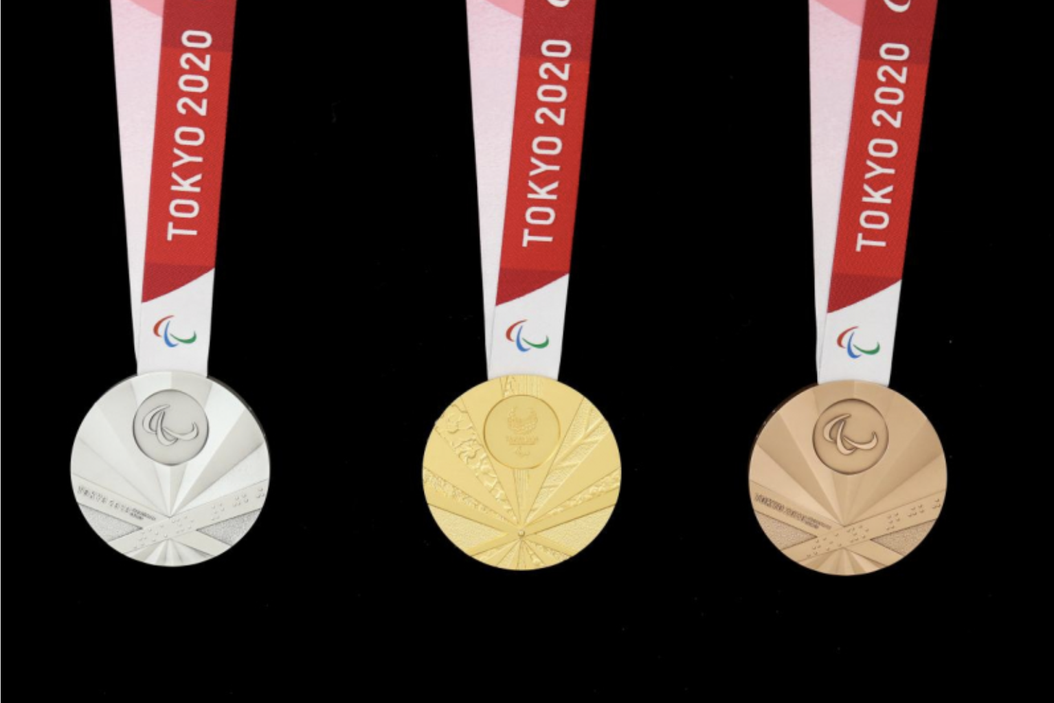 Detalles de las medallas de los Juegos Paralmpicos de Tokio 2020.