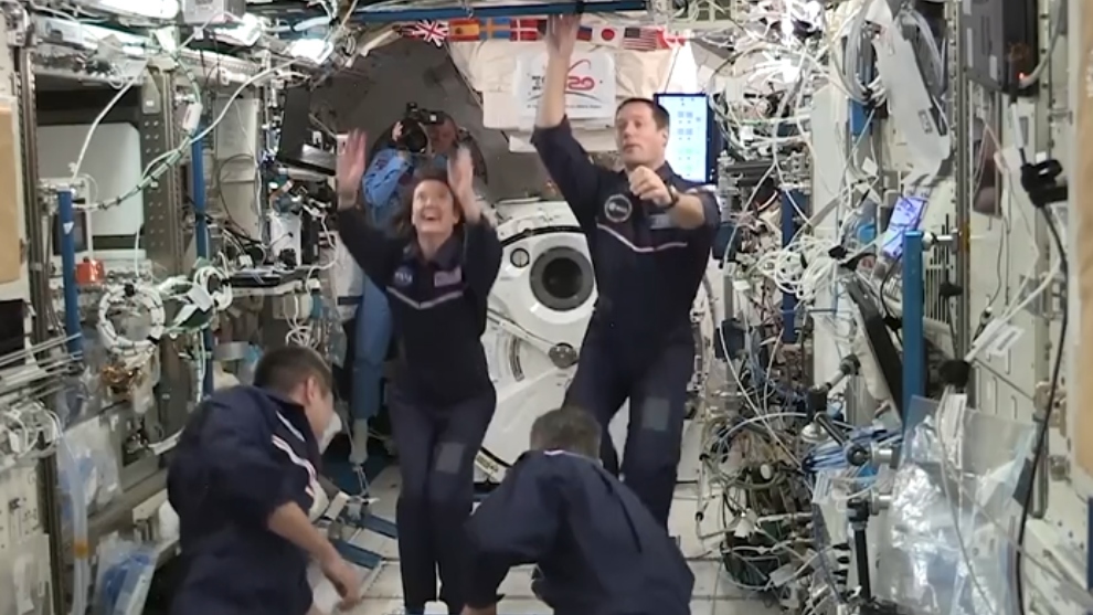 El divertido ejercicio de 'sincro' de los astronautas de la Estación Espacial