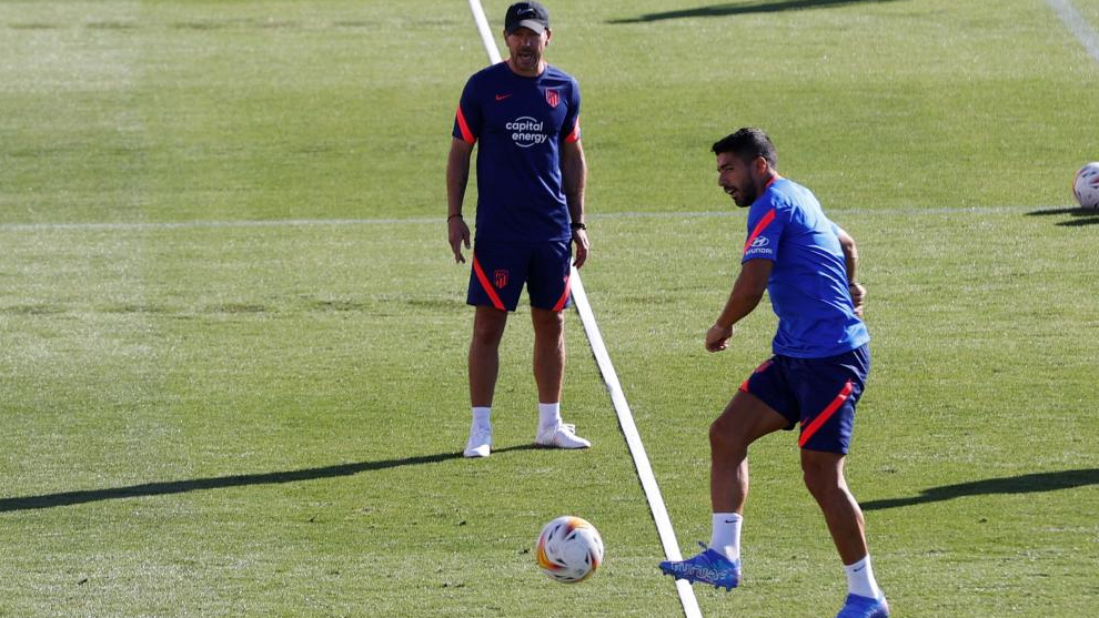 El Cholo y Luis Suárez, en un entrenamiento reciente.