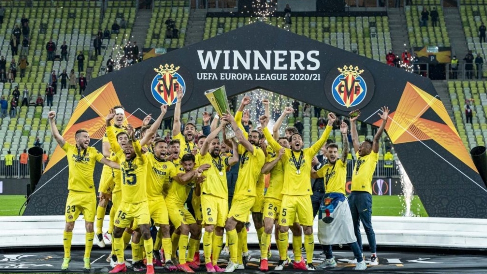 Los jugadores del Villarreal celebran el título de la Europa League.