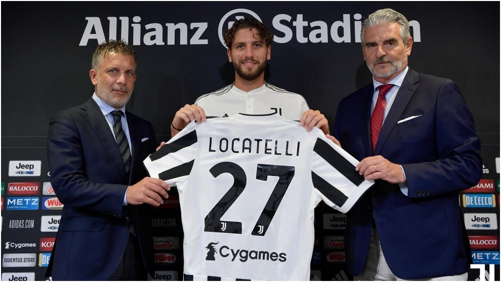 Manuel Locatelli en su presentación con la Juventus.
