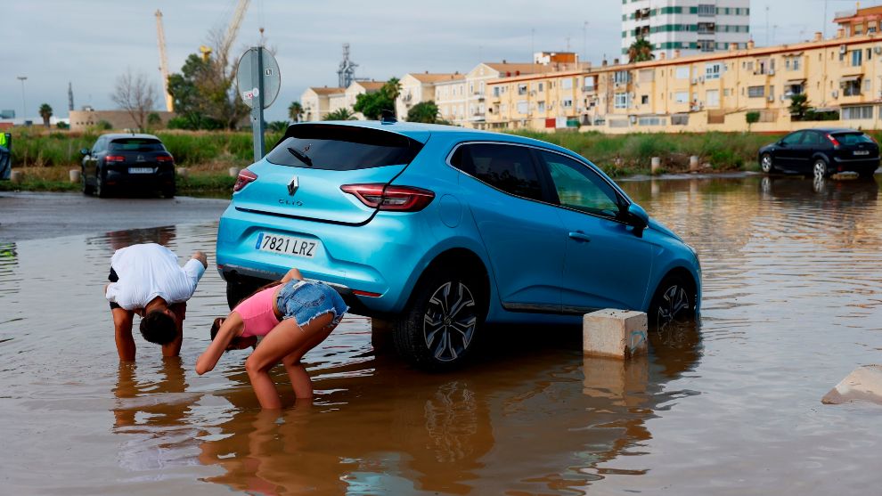 Cmo actuar al volante ante una alerta roja por inundaciones como las de Madrid, segn la DGT