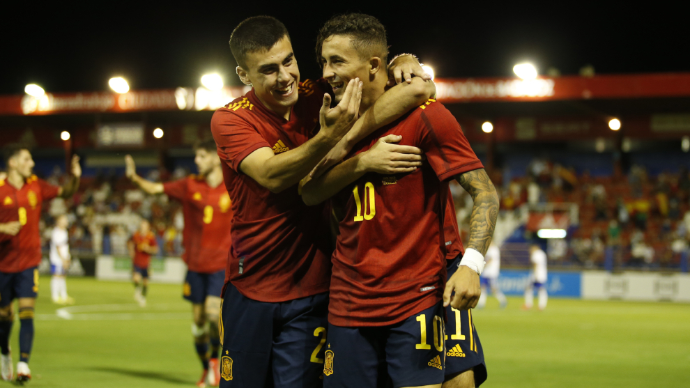 Yéremi Niño celebra el segundo gol de España