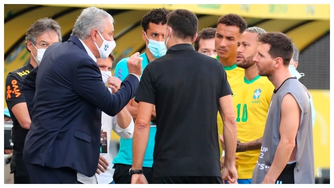 Tite, Neymar y Messi discuten tras el incidente.