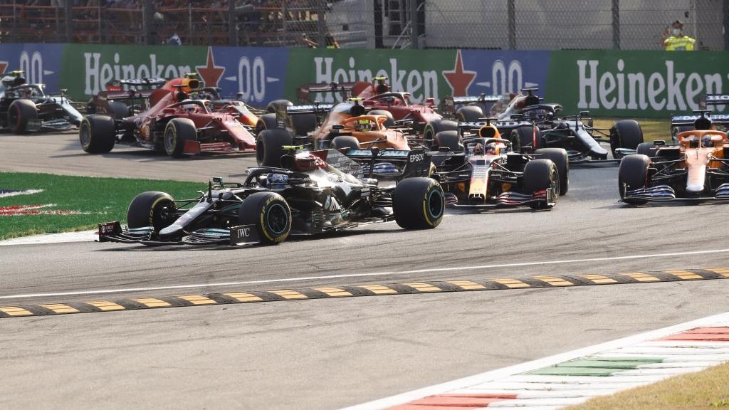 Bottas doble primero en la Primera Variante por delante de Verstappen, Ricciardo, Norris y Hamilton.
