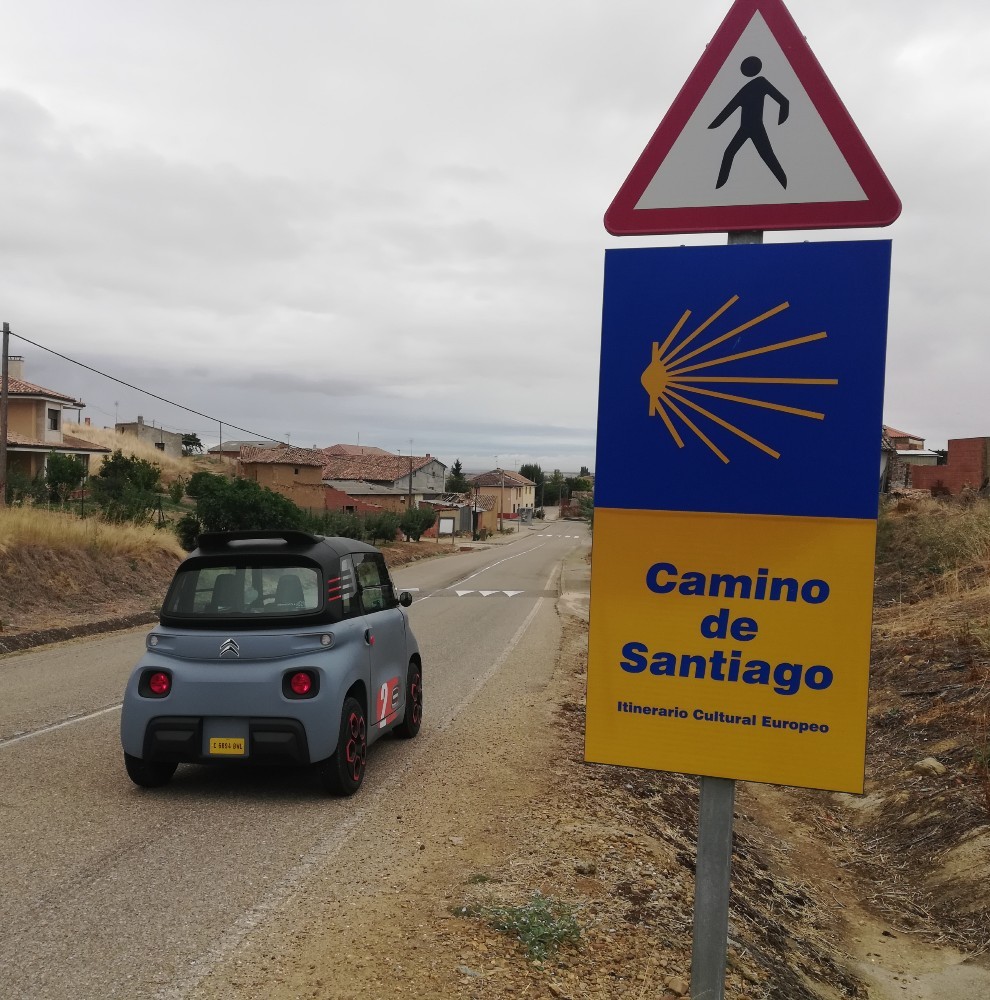 Citroen AMI - Camino de Santiago - peregrino - microcoche - cuadriciclo - coche electrico
