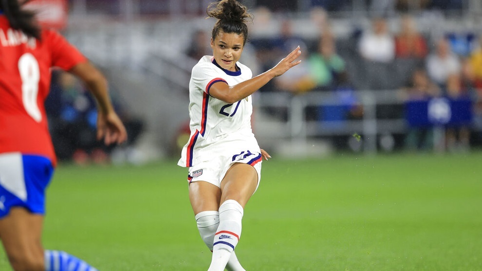 Sophia Smith scores a goal on a kick against Paraguay.
