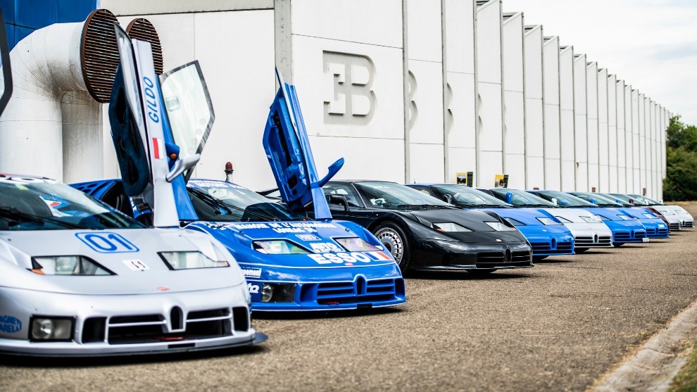 Doce unidades han acudido a la vieja factoría de Bugatti para celebrar el aniversario.