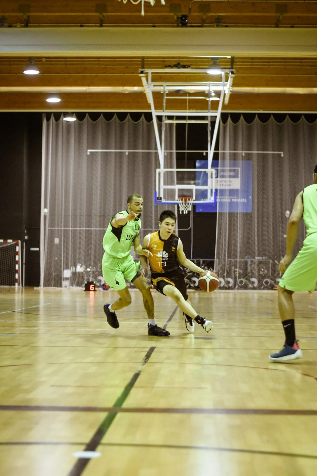 Taiga Okada en su debut con Zentro Basket Madrid en Liga EBA