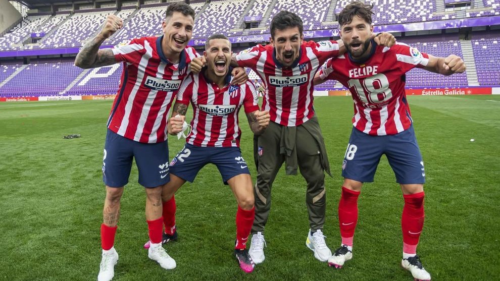 Los cuatro centrales del Atlético celebran LaLiga del año pasado.