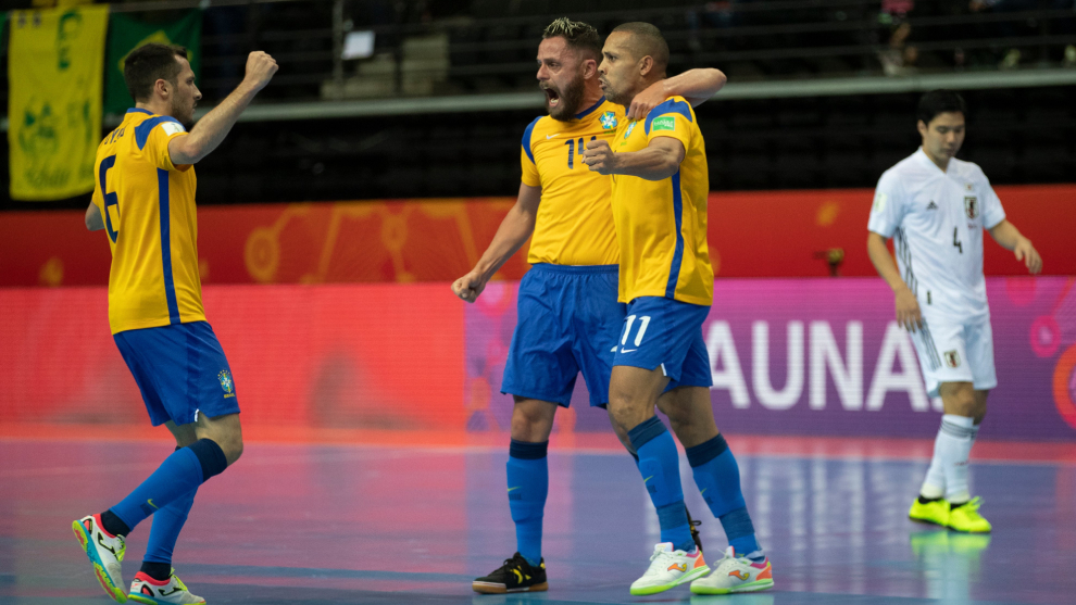 Dyego, Rodrigo y Ferrao celebran uno de los goles