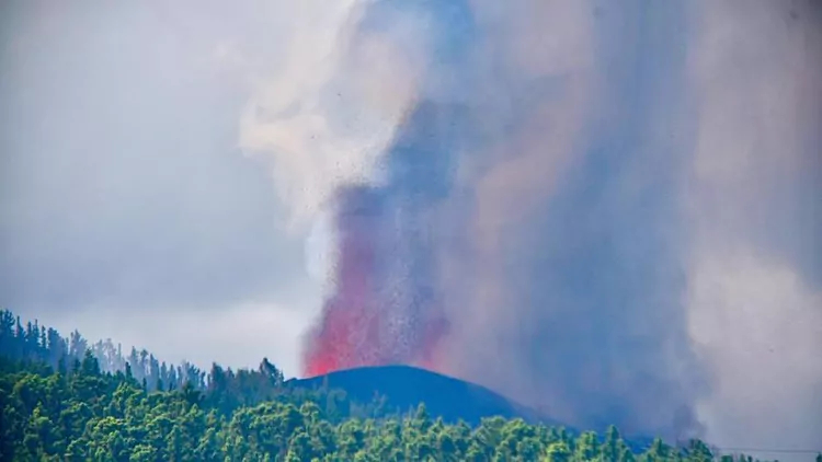 La nube de azufre del volcán de La Palma llega a la Península y Baleares