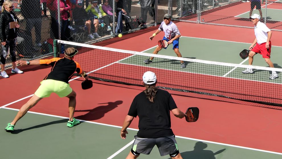 Adiós al 'boom' del pádel: así es el Pickleball, el nuevo deporte de raqueta que arrasa en Estados Unidos y que ya se puede practicar en España