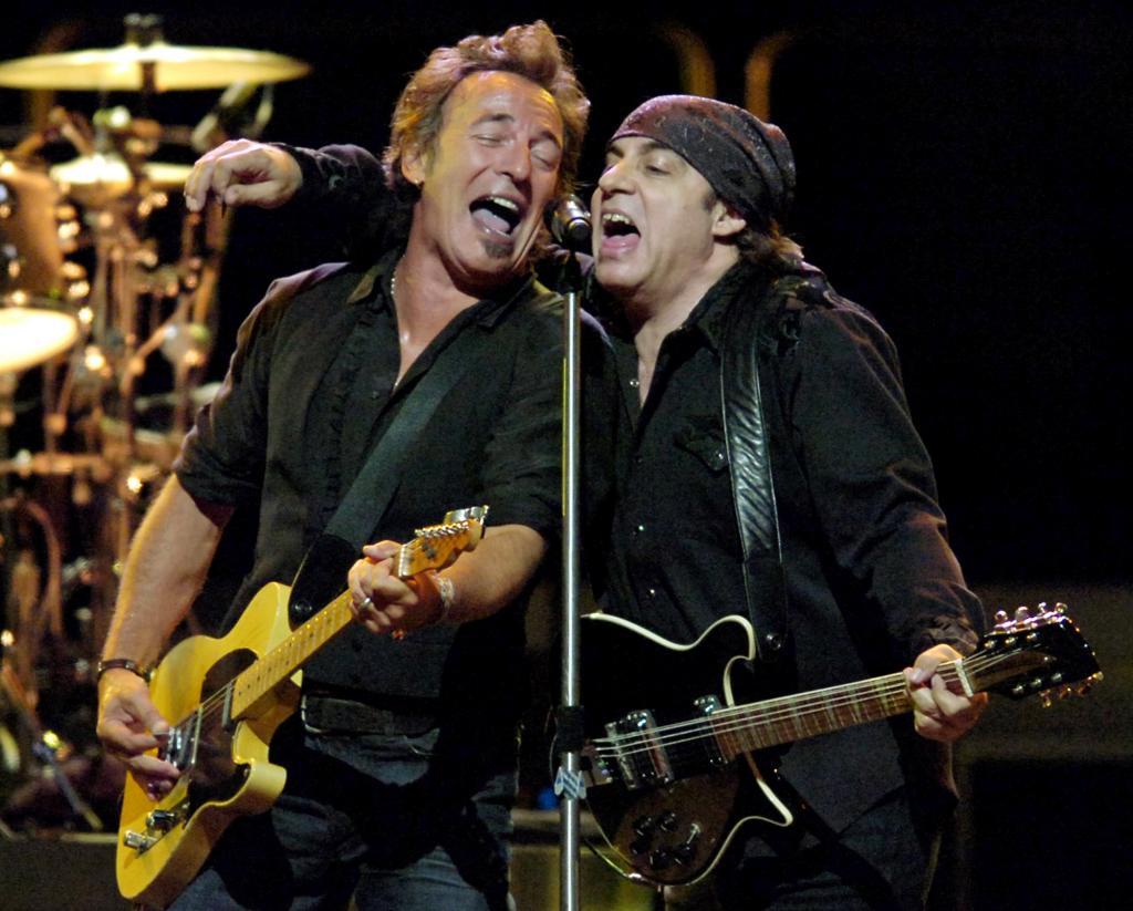 Bruce Springsteen (junto a Steven Van Zandt)