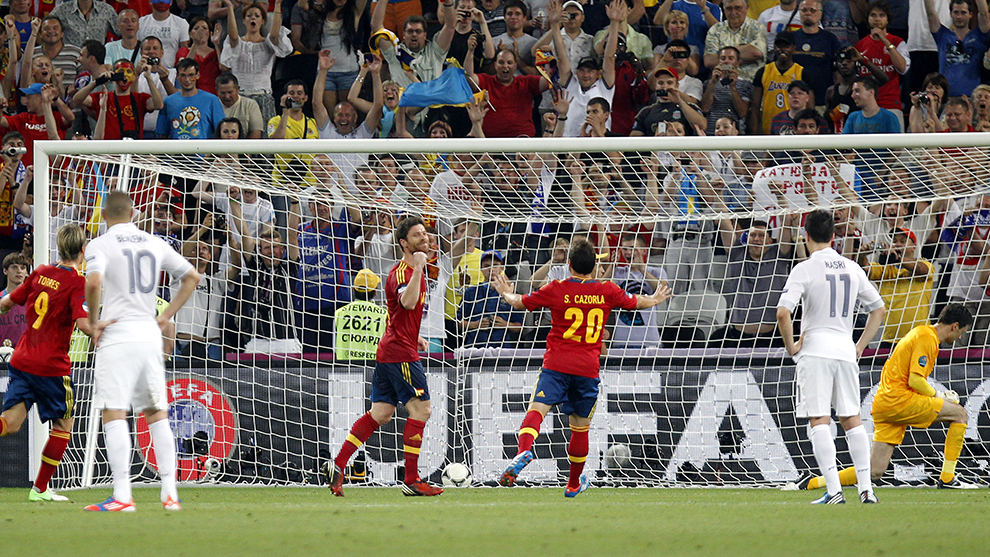 2-0 de España ante Francia en 2012, de Xabi Alonso de penalti, con Benzema en primer plano.