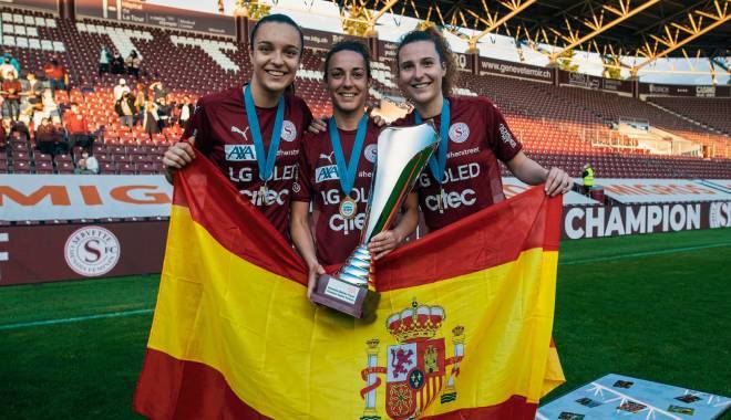 Natalia Padilla, Paula Serrano y Marta Peir tras ganar la Liga suiza.