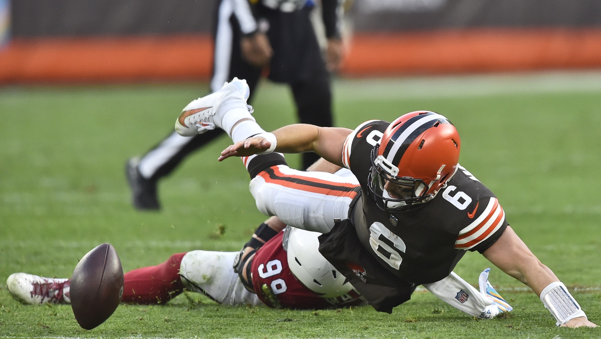 Cleveland Browns quarterback Baker Mayfield (6) fumbles and is injured.