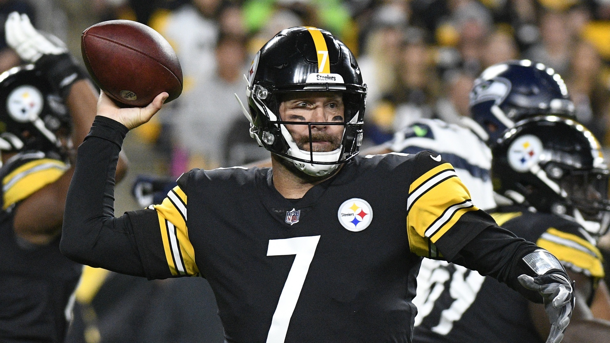 Pittsburgh Steelers quarterback Ben Roethlisberger (7) looks to pass the ball.