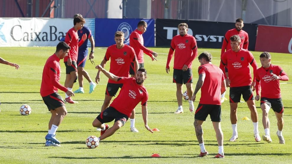 Los jugadores del Atlético en el entrenamiento previo a recibir al Liverpool.