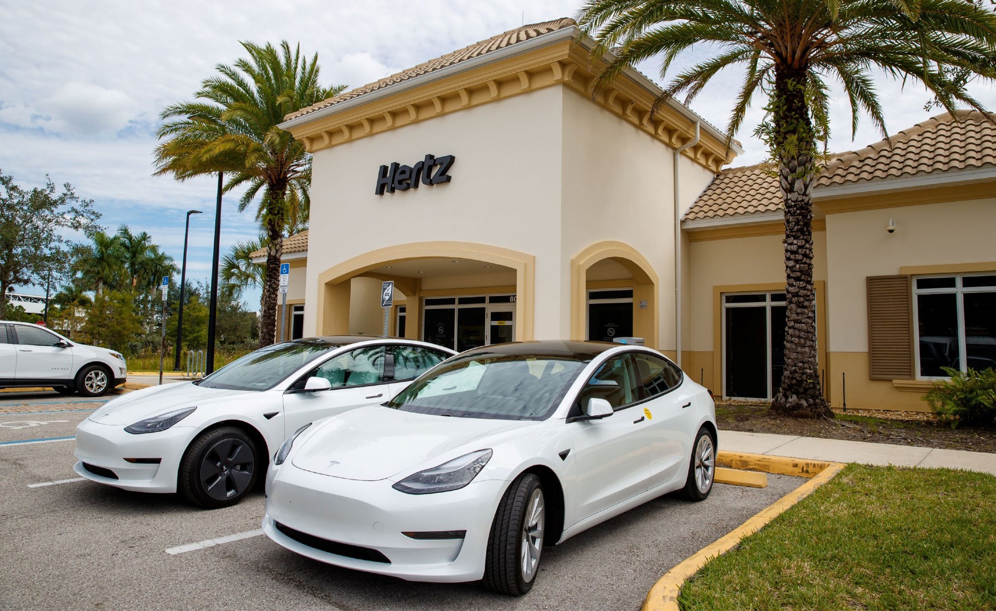 Tesla - billon de dolares - Hertz - pedido de 100.000 coches - Tesla Model 3 - Tom Brady