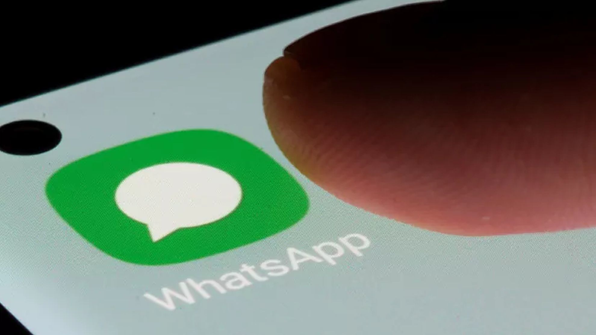 How to send the same message to multiple contacts on WhatsApp