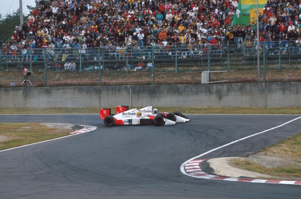 Alain Prost corta el paso a Ayrton Senna, en el GP de Japón de 1989.