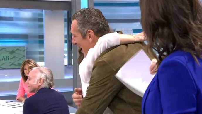 El abrazo entre Joaqun Prat y Ana Rosa Quintana /