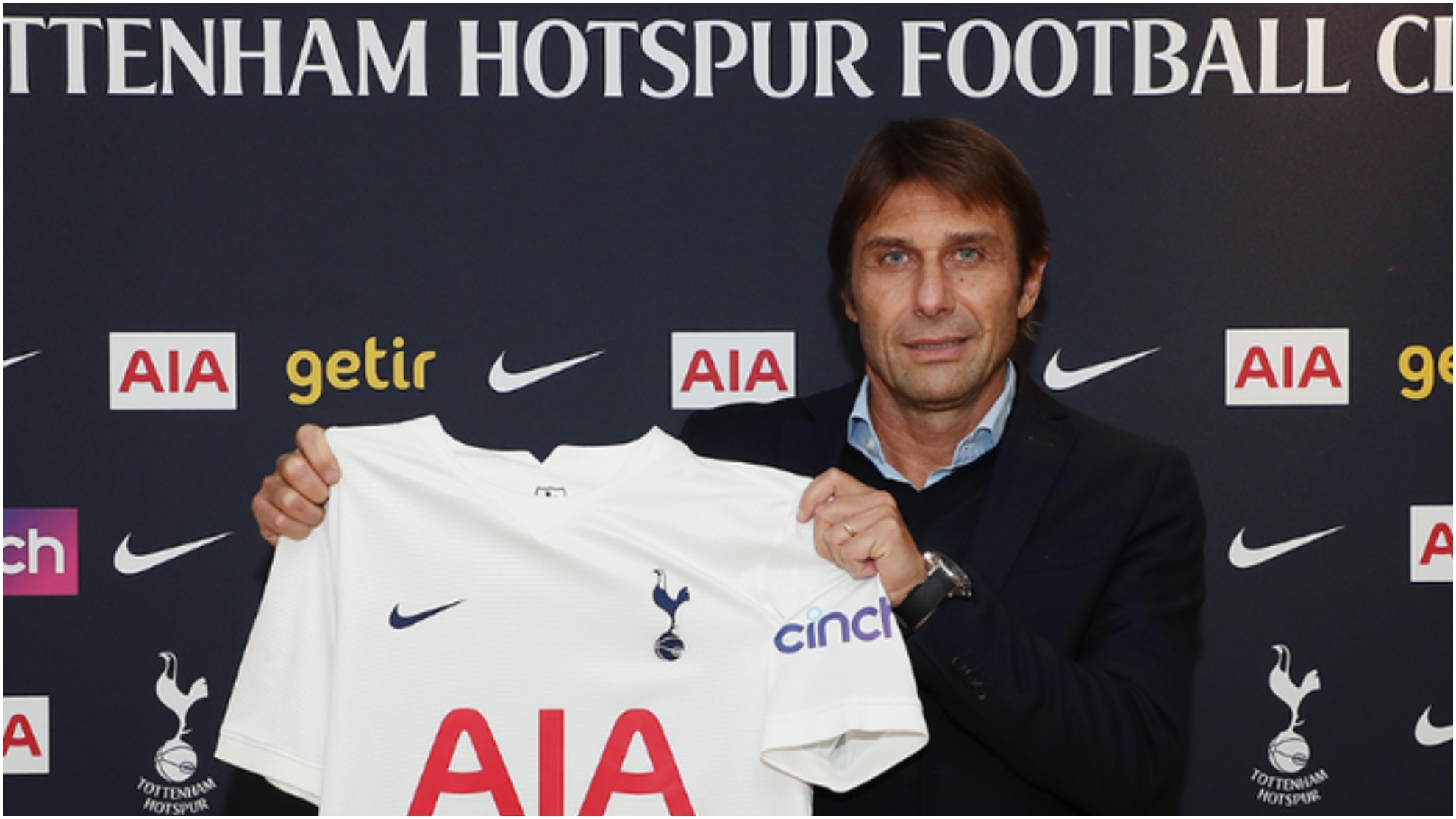 Antonio Conte en su presentación como técnico del Tottenham.