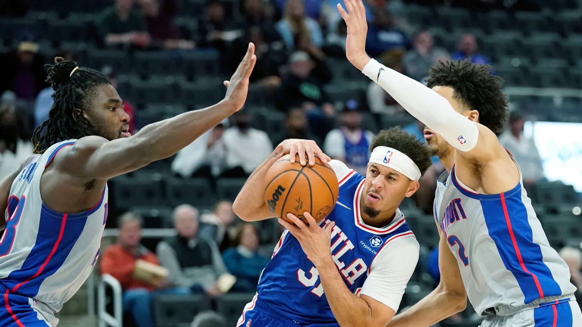 Philadelphia 76ers guard Seth Curry (31) is defended by Detroit Pistons center Isaiah Stewart, left, and guard Cade Cunningham (2)