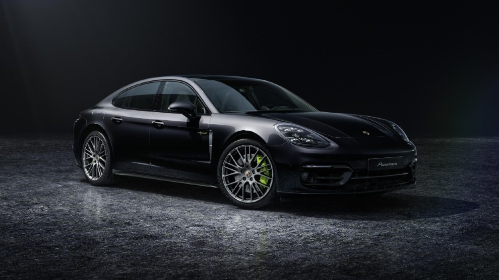 El tono oscuro define la esttica del Porsche Panamera Platinum Edition.