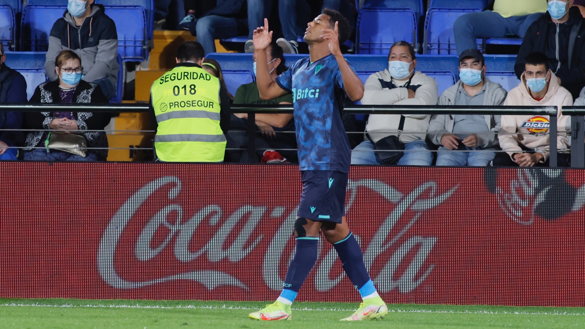 Choco Lozano celebrando un gol contra el Villarreal