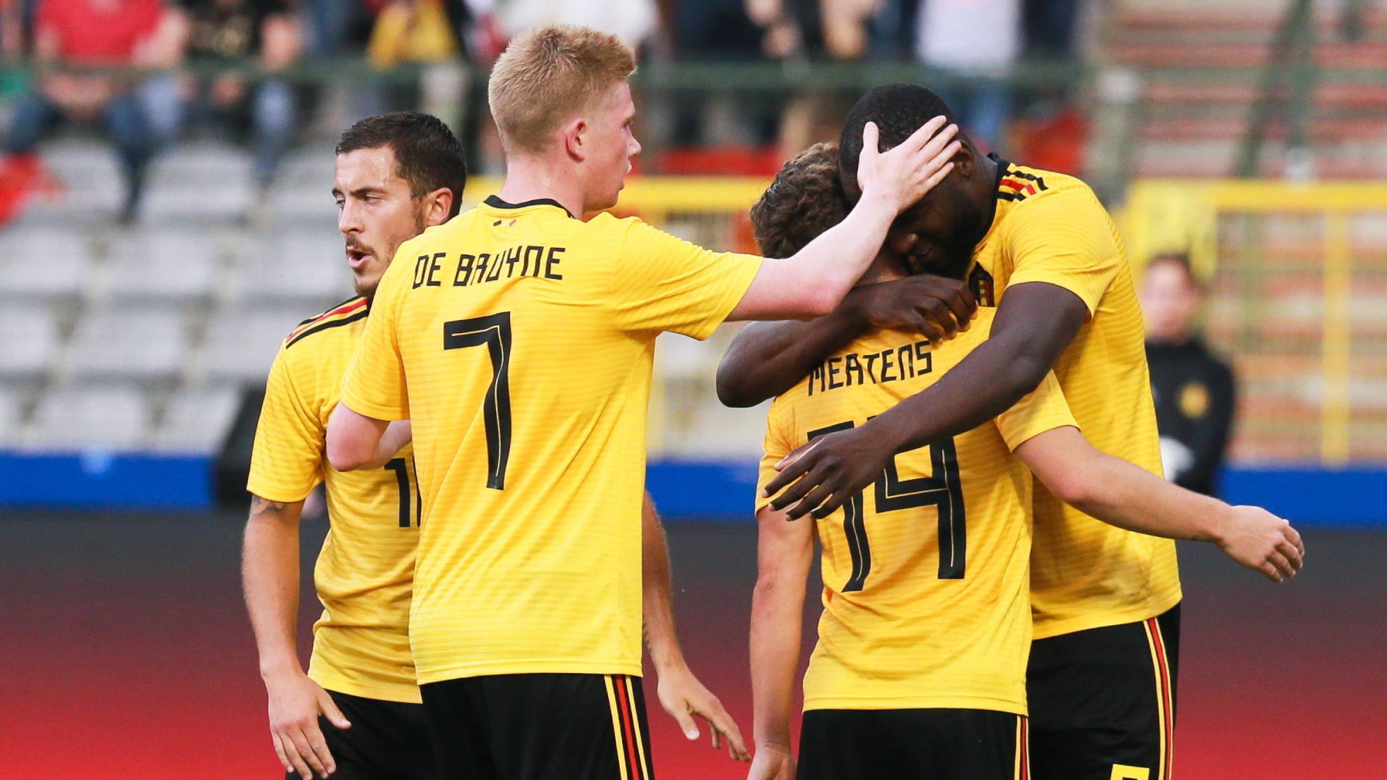 Mertens, De Bruyne, Hazard y Lukaku celebran un gol con Bélgica.